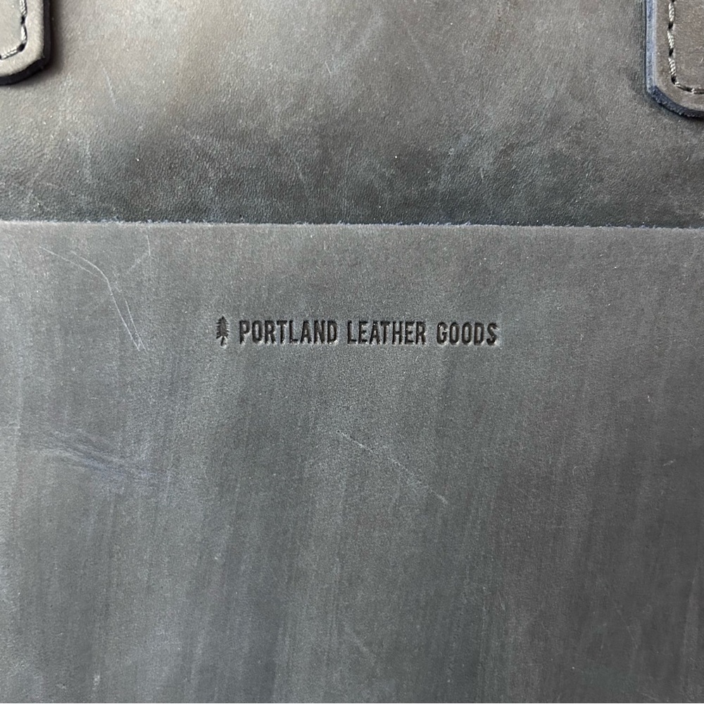 Portland Leather Goods Medium Crossbody Tote Deep Water Blue Leather Bag - Picture 3 of 6